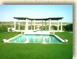 Schwimming pool